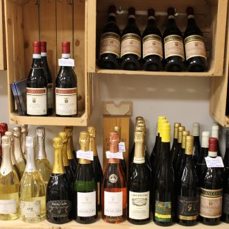 Cantina dei vini - Angolo di Barbara